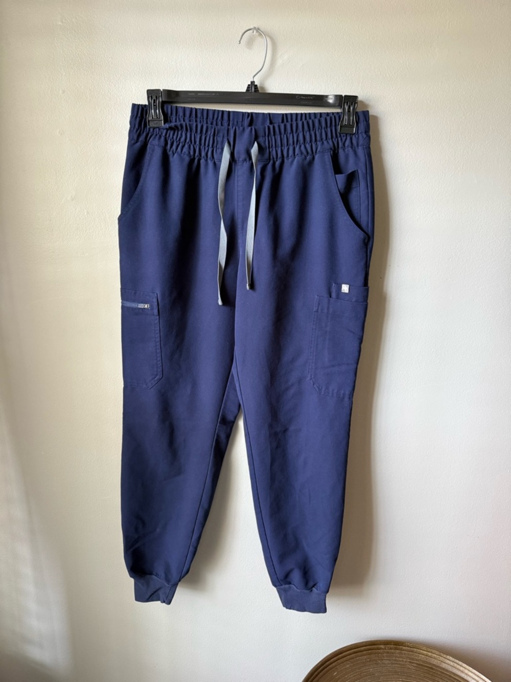 FIGS Uman Navy Jogger Scrub Pants – Size medium